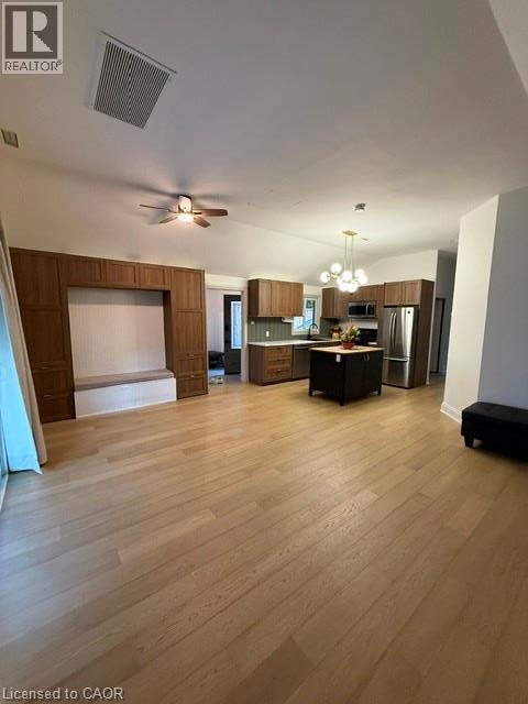 121 PAISLEY Boulevard E