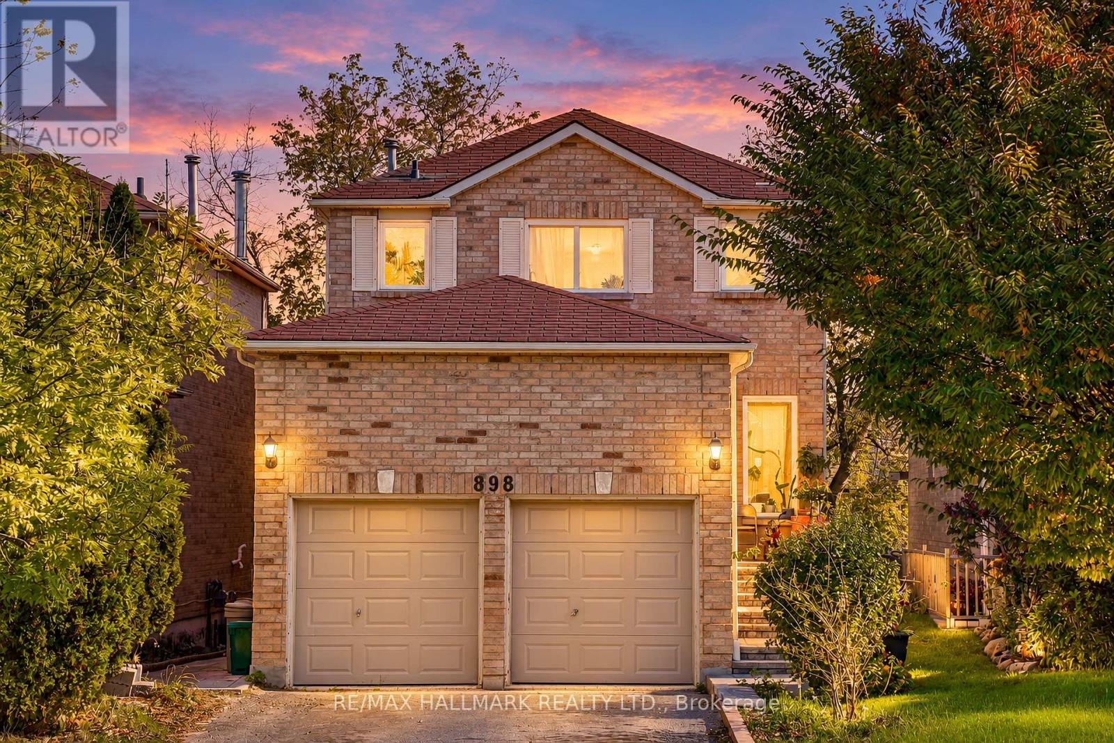 LOWER - 898 RAMBLEBERRY AVENUE, Pickering, Ontario