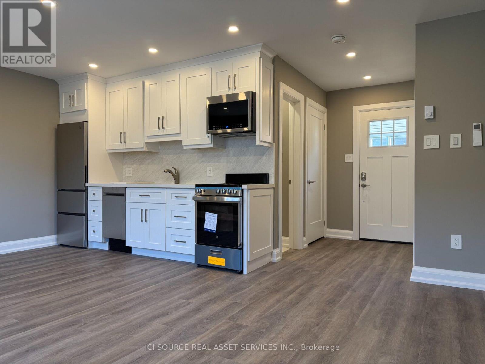 COACH HOUSE APT - 247 ROXTON ROAD, Oakville, Ontario
