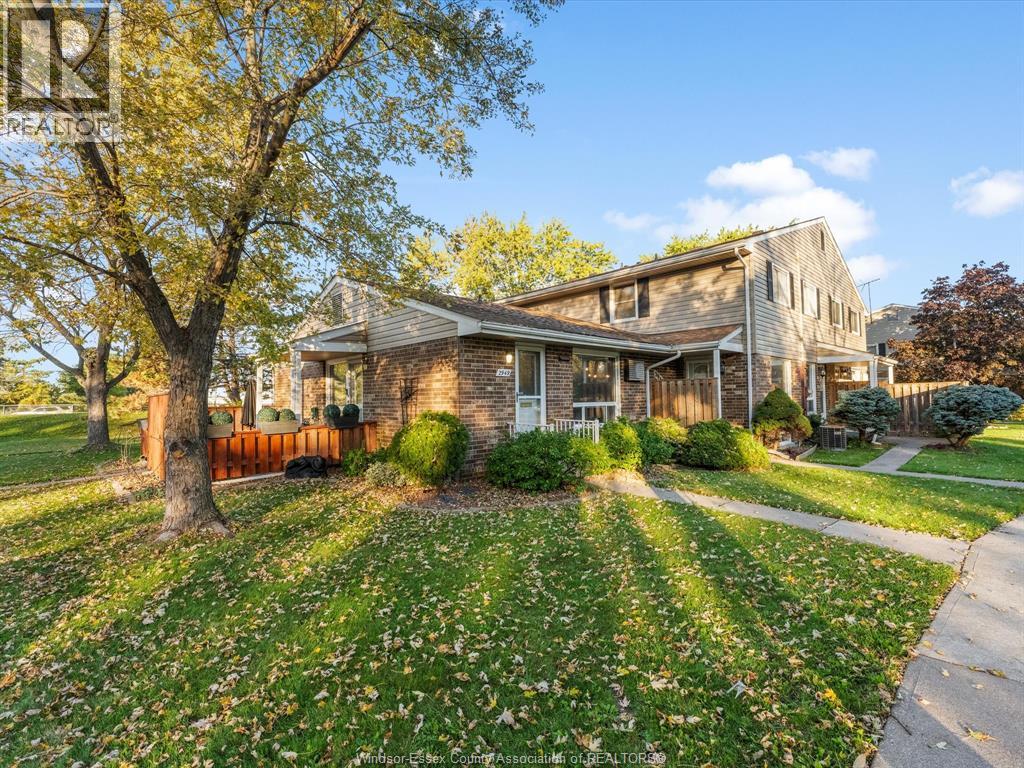 2949 Meadowbrook Lane, Windsor, Ontario  N8T 3C4 - Photo 3 - 26025797