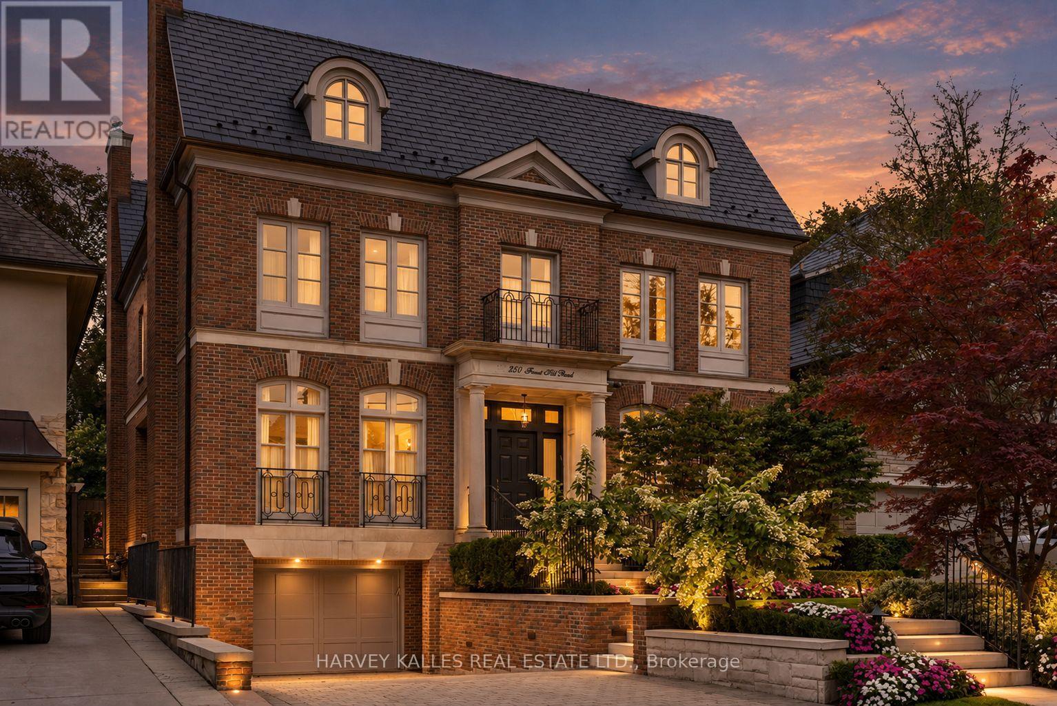250 Forest Hill Road, Toronto, Ontario  M5P 2N5 - Photo 2 - C14100908