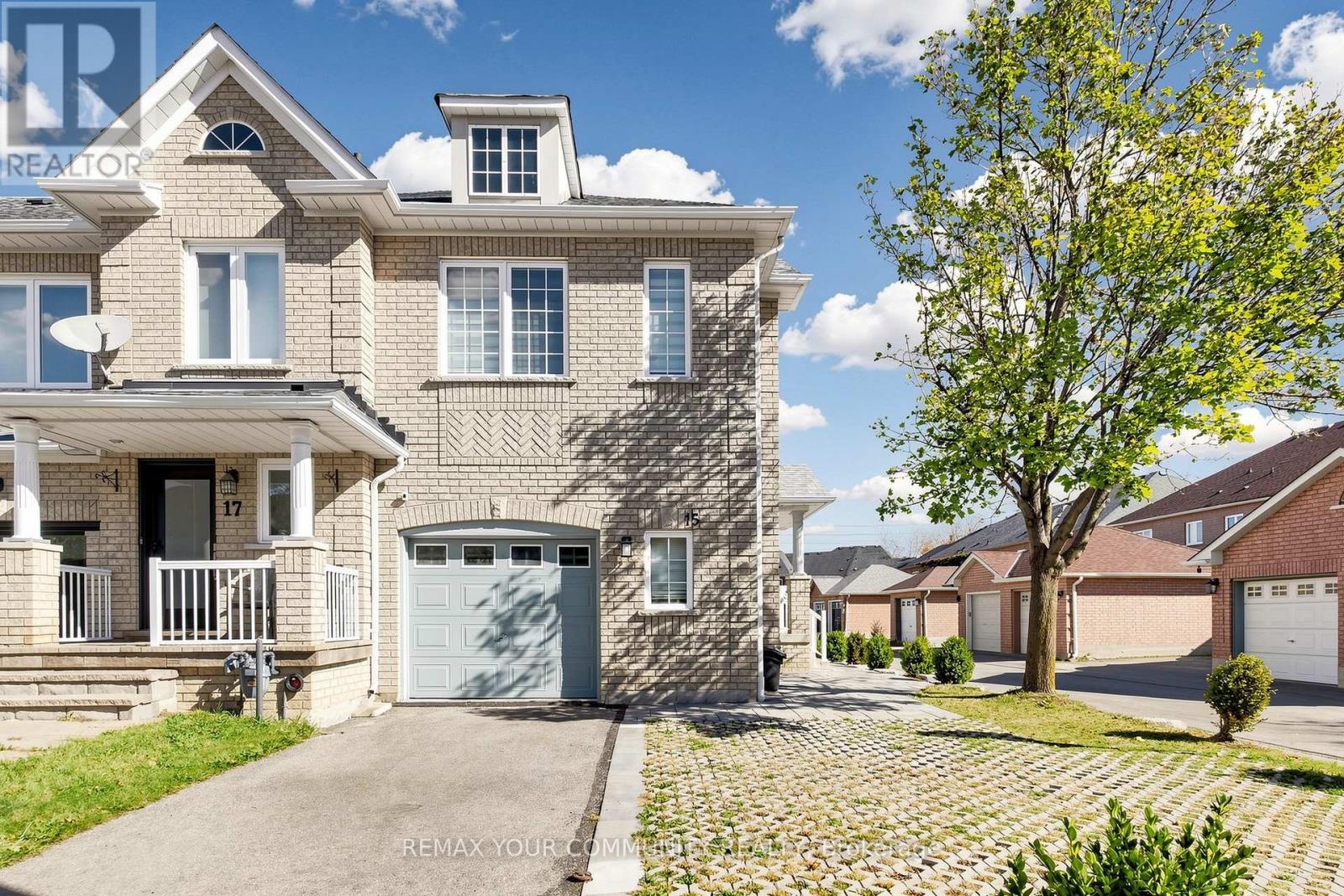 15 Benjamin Hood Crescent, Vaughan (Patterson), Ontario  L4K 5M3 - Photo 2 - N14100906