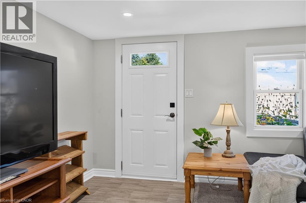 60 Division Street, St. Catharines, Ontario  L2R 3G6 - Photo 5 - 40872780