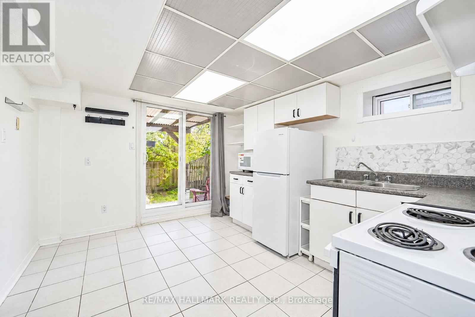 Lower - 898 Rambleberry Avenue, Pickering, Ontario  L1V 5X9 - Photo 9 - E13821782