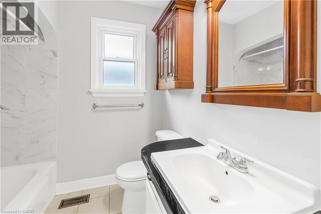 76 Johnston Street, Port Colborne, Ontario  L3K 1G7 - Photo 12 - 40872936