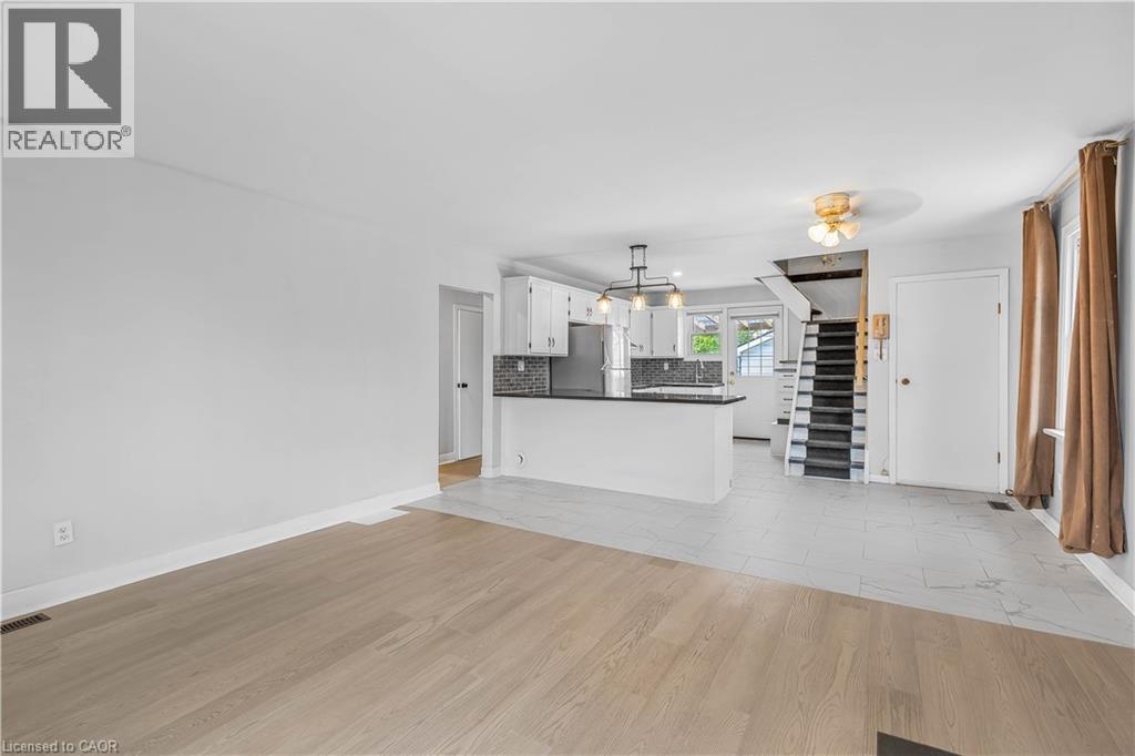 76 Johnston Street, Port Colborne, Ontario  L3K 1G7 - Photo 6 - 40872936