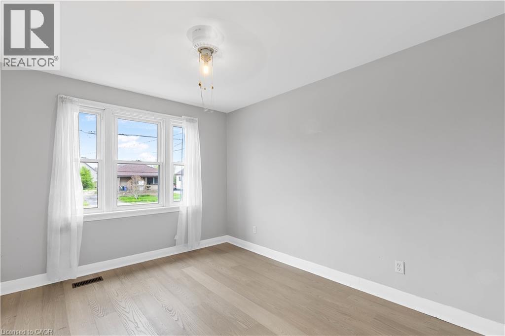 76 Johnston Street, Port Colborne, Ontario  L3K 1G7 - Photo 9 - 40872936