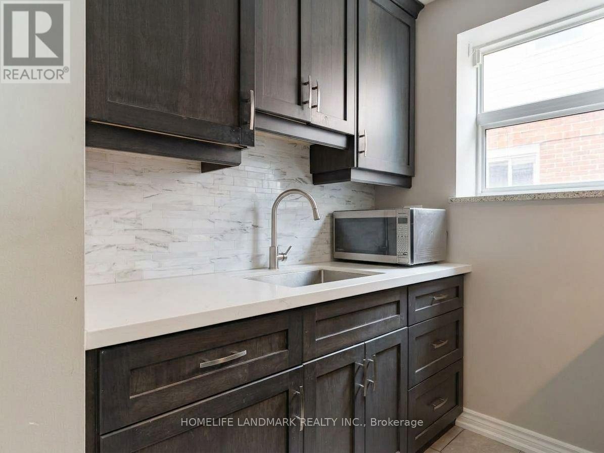 827 Cosburn Avenue, Toronto, Ontario M4C 2V9 - Photo 10 - E14100998