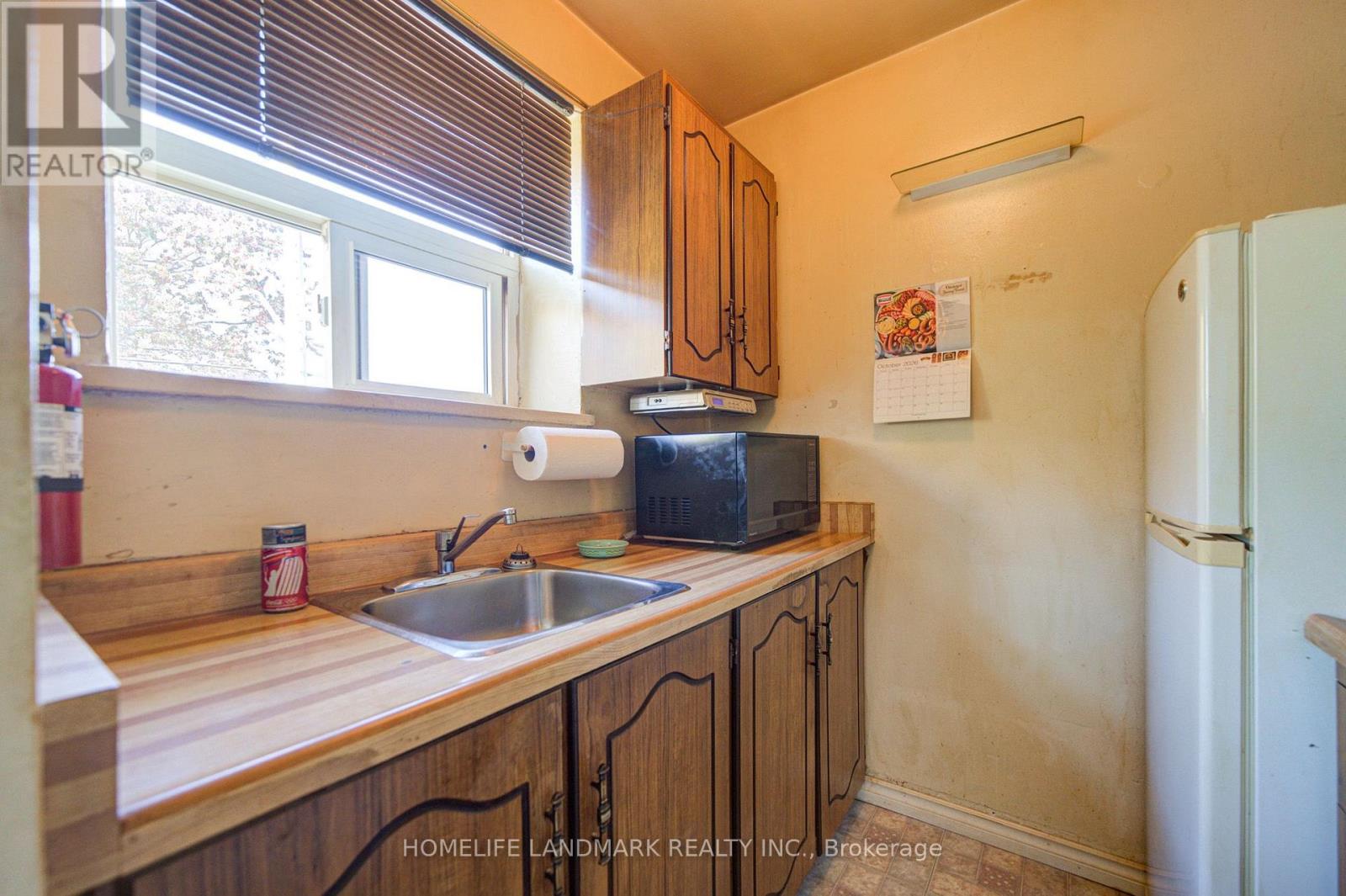 827 Cosburn Avenue, Toronto, Ontario M4C 2V9 - Photo 27 - E14100998