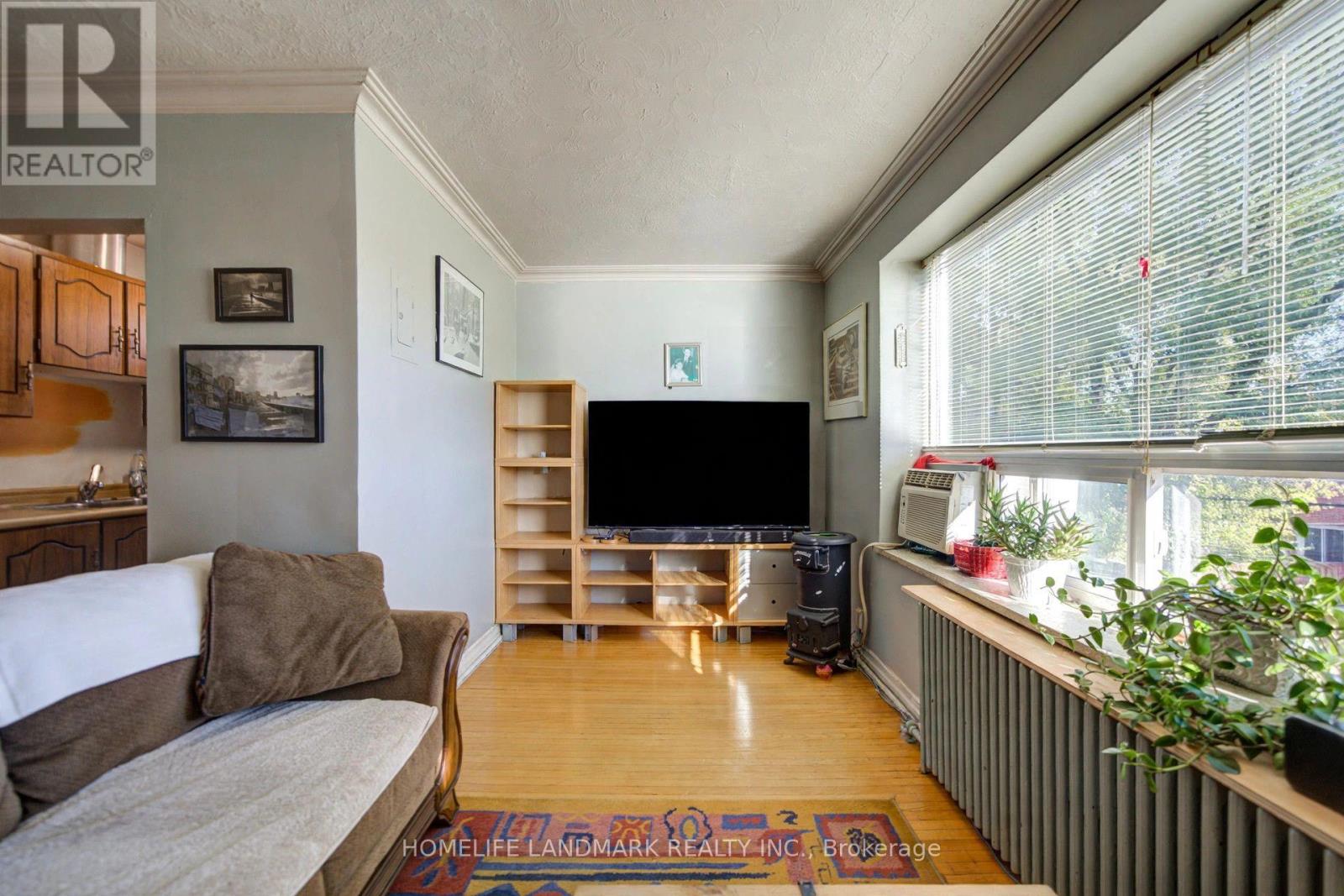 827 Cosburn Avenue, Toronto, Ontario M4C 2V9 - Photo 31 - E14100998