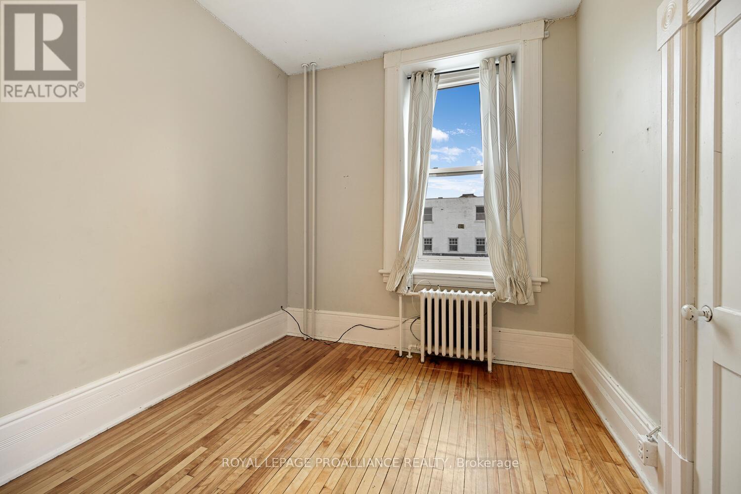 1 - 1-42 KING STREET E