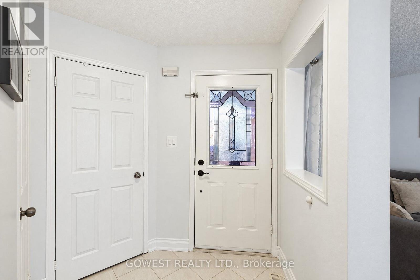 6570 Alderwood Trail, Mississauga, Ontario  L5N 6W3 - Photo 6 - W14101038