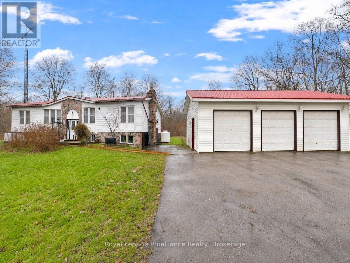 19656 LOYALIST PARKWAY, Prince Edward County, Ontario