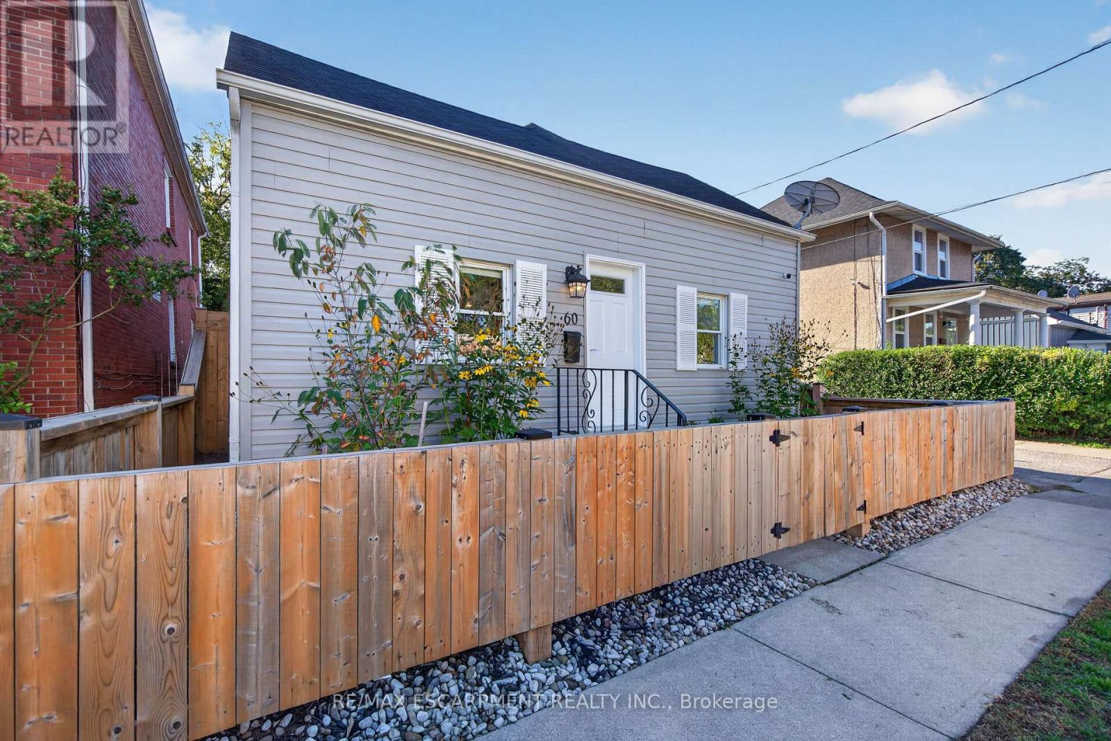60 Division Street, St. Catharines, Ontario  L2R 3G6 - Photo 3 - X14101052