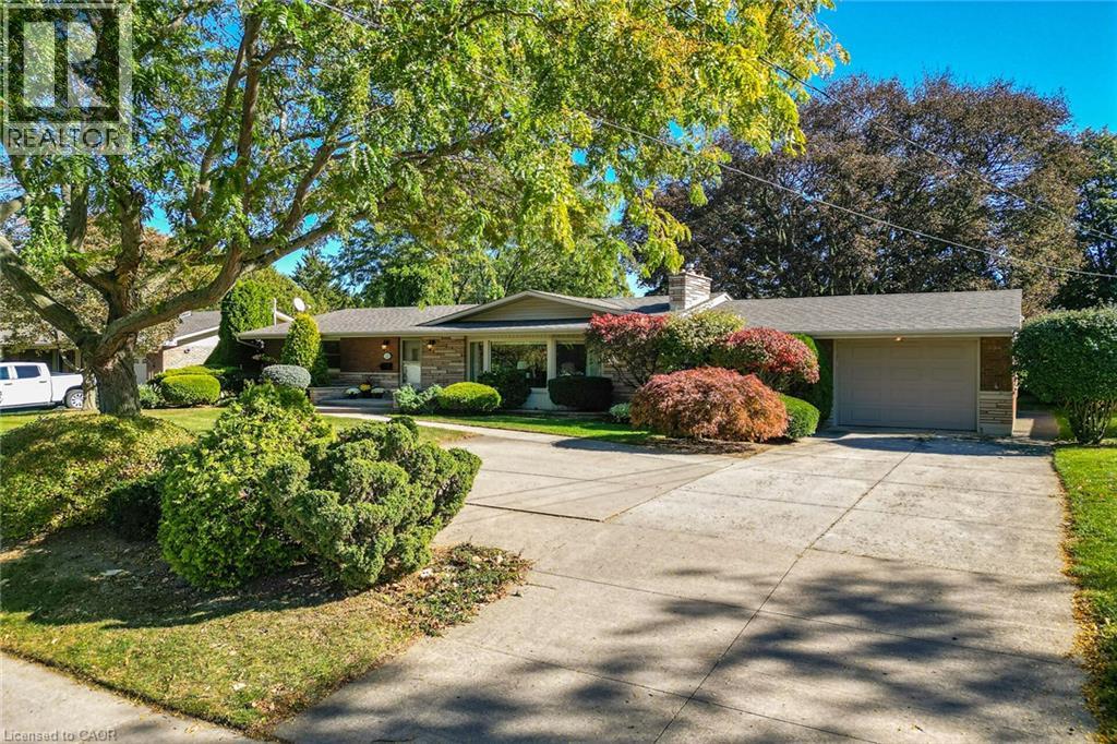 12 Baker Road N, Grimsby, Ontario  L3M 2W7 - Photo 2 - 40872632