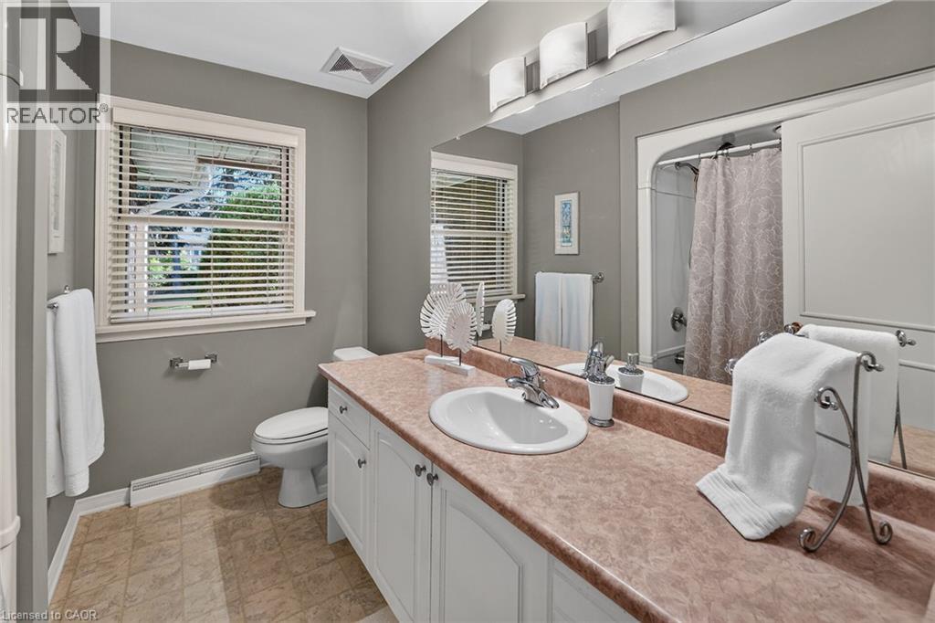 12 Baker Road N, Grimsby, Ontario  L3M 2W7 - Photo 29 - 40872632