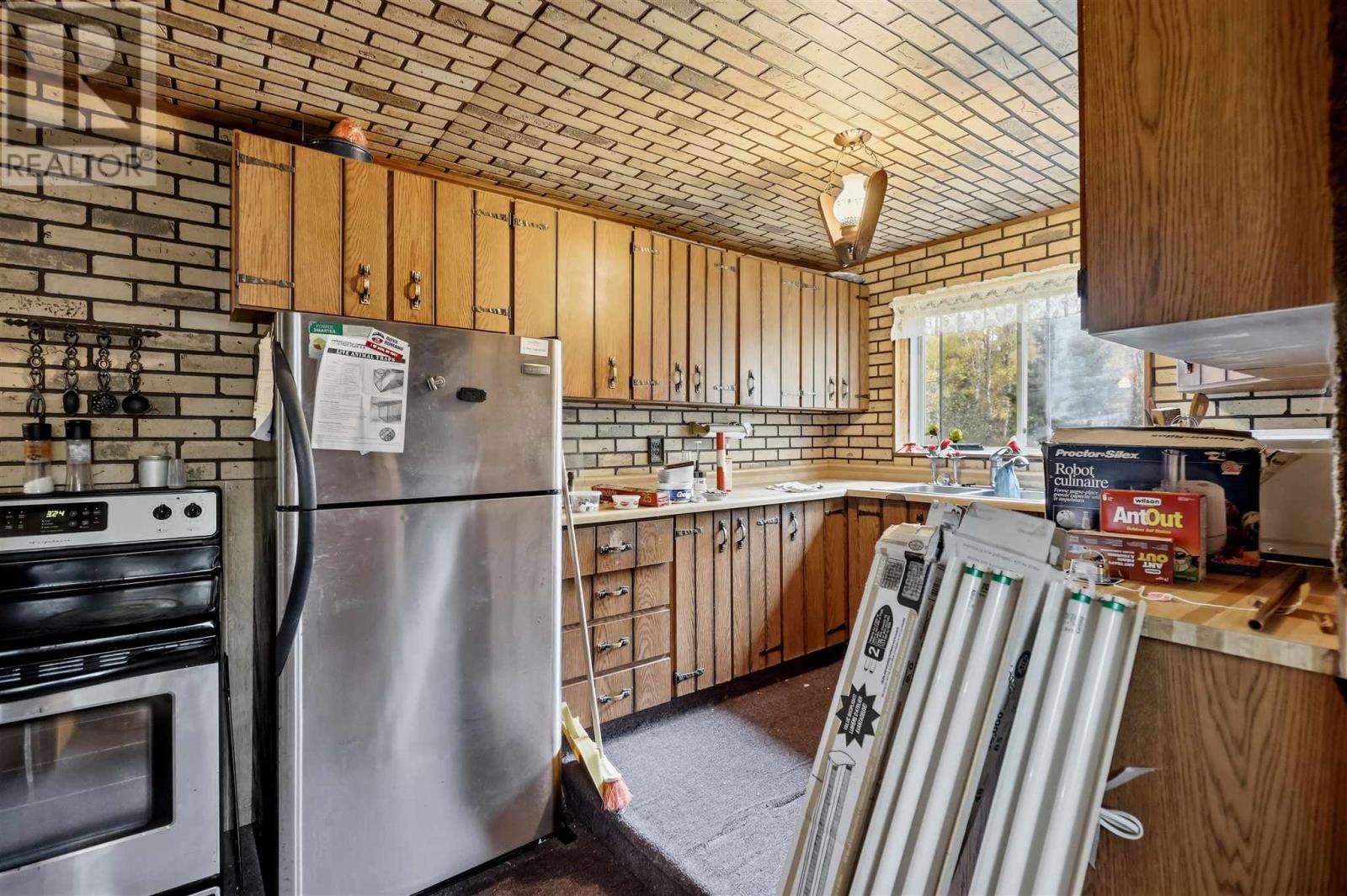 2594 Base Lin, Sault Ste. Marie, Ontario  P6A 5K6 - Photo 12 - SM262932