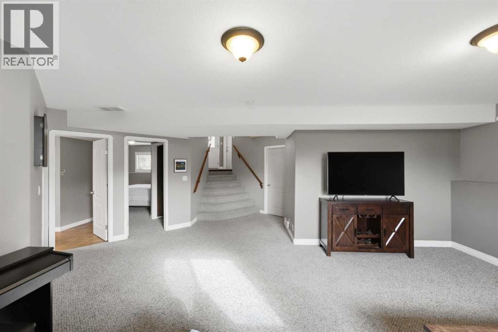 272 Jennings Crescent