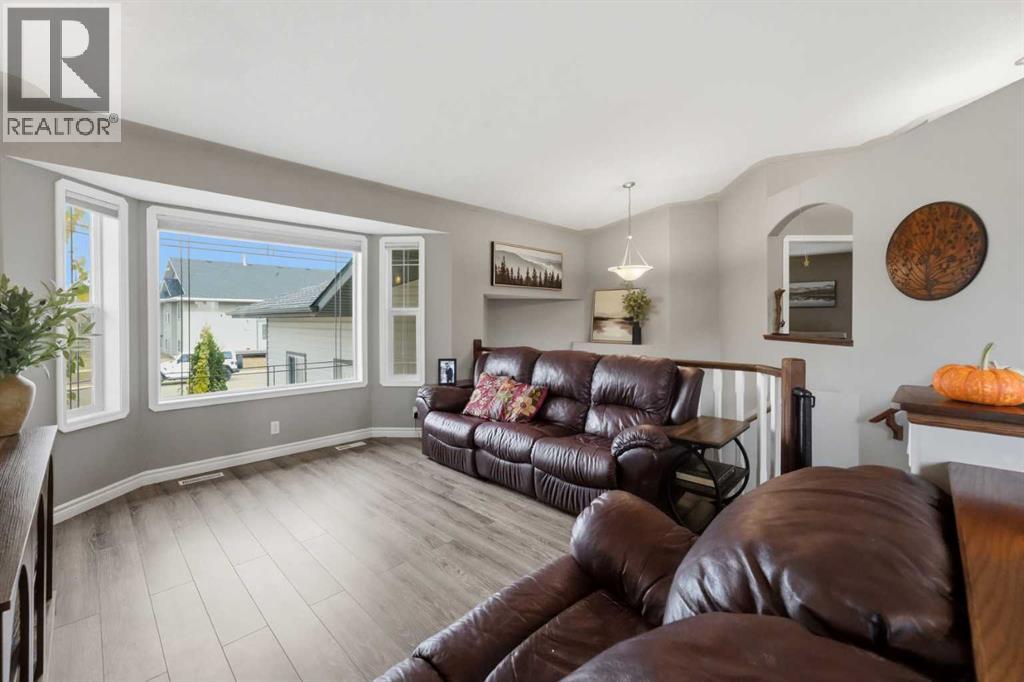 272 Jennings Crescent