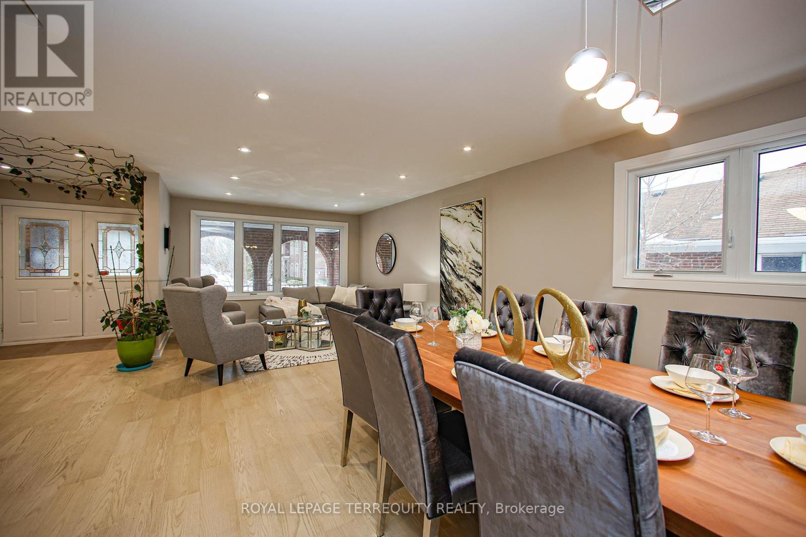 Upper - 66 Moore Park Avenue, Toronto, Ontario  M2M 1M9 - Photo 10 - C14101138