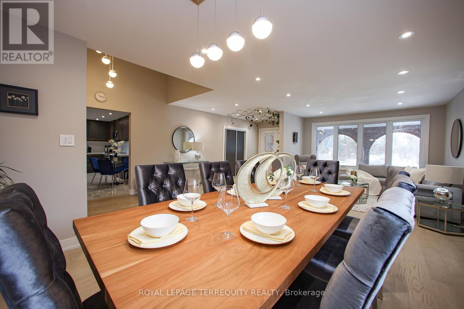 Upper - 66 Moore Park Avenue, Toronto, Ontario  M2M 1M9 - Photo 15 - C14101138