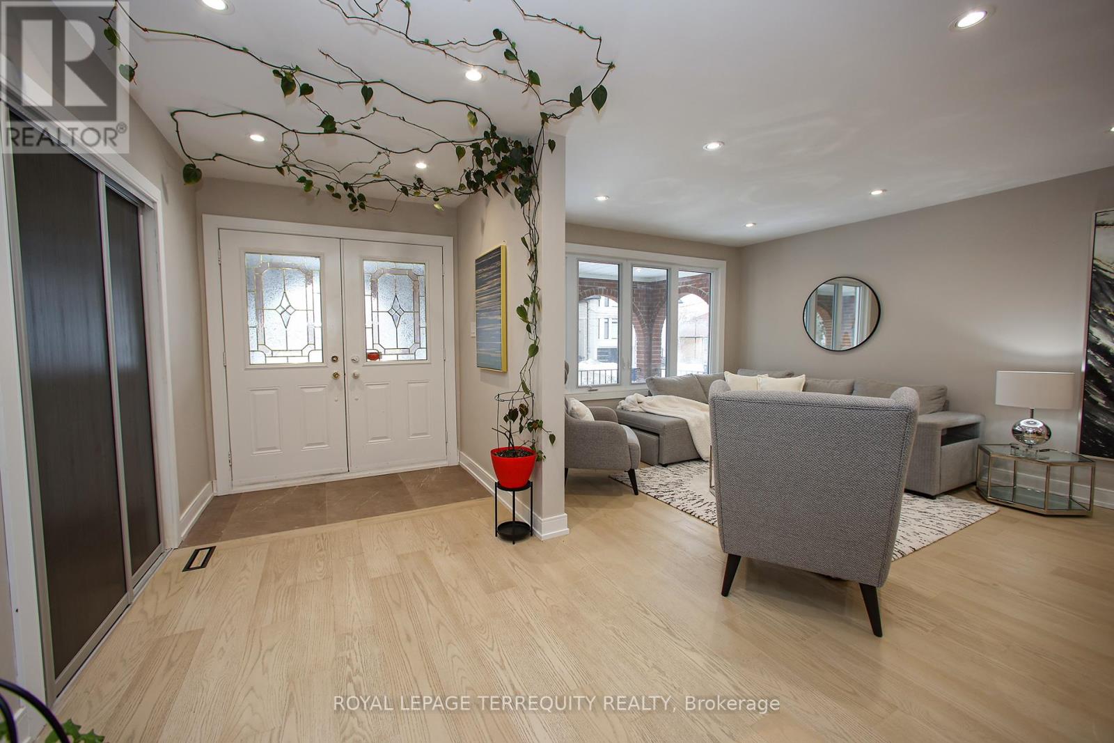 Upper - 66 Moore Park Avenue, Toronto, Ontario  M2M 1M9 - Photo 3 - C14101138