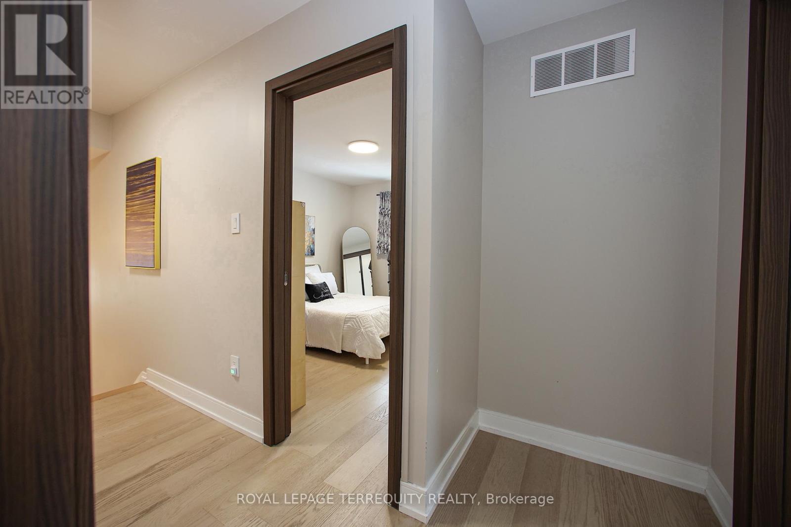 Upper - 66 Moore Park Avenue, Toronto, Ontario  M2M 1M9 - Photo 36 - C14101138