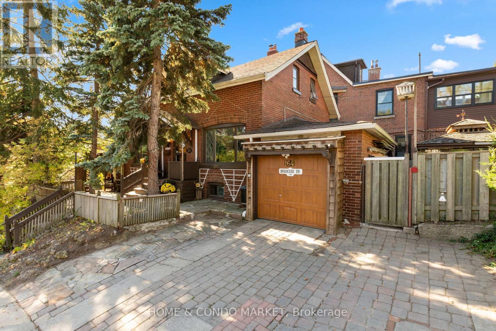 164 Brookside Drive, Toronto, Ontario  M4E 2M4 - Photo 2 - E14101084