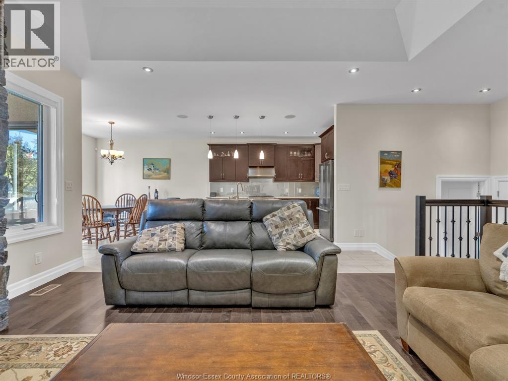 211 Robson Road, Leamington, Ontario  N8H 5R2 - Photo 6 - 26025850