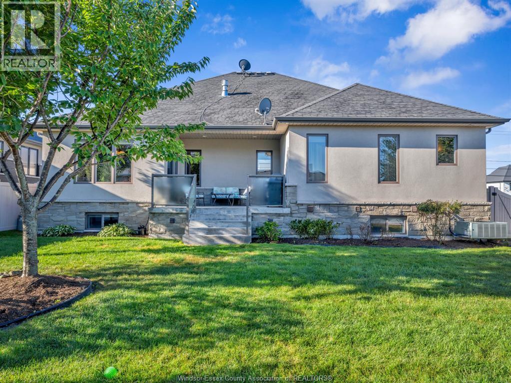 211 Robson Road, Leamington, Ontario  N8H 5R2 - Photo 46 - 26025850
