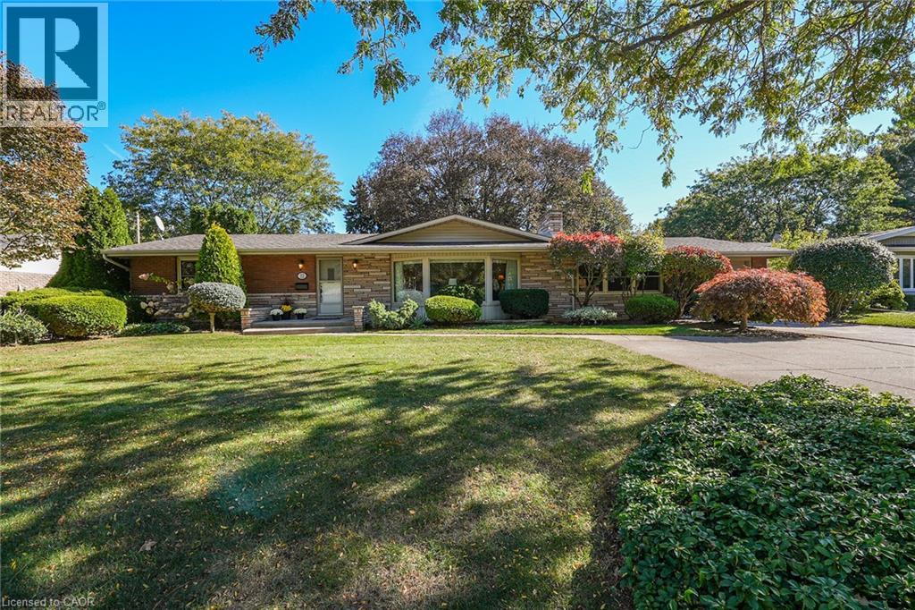 12 Baker Road N, Grimsby, Ontario  L3M 2W7 - Photo 3 - 40872632