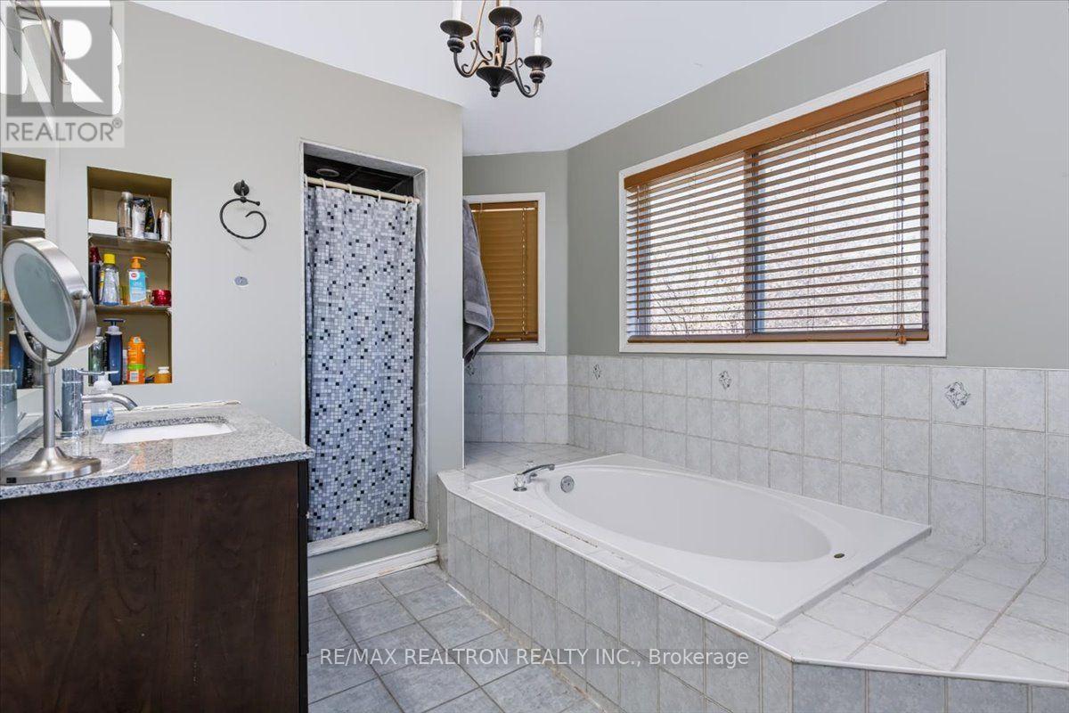5 Widgeon Street, Barrie, Ontario  L4N 8W7 - Photo 17 - S14101150