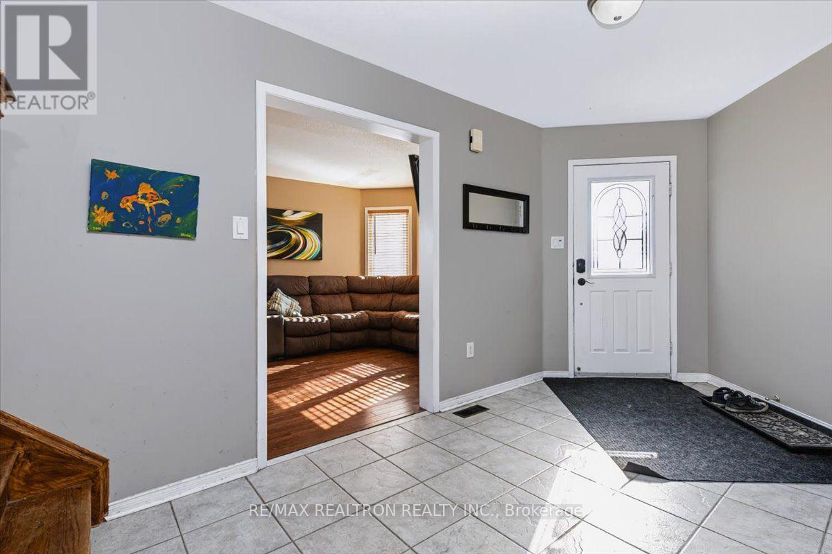 5 Widgeon Street, Barrie, Ontario  L4N 8W7 - Photo 3 - S14101150
