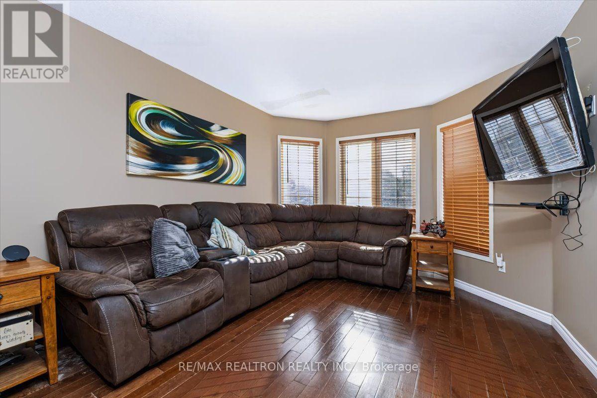 5 Widgeon Street, Barrie, Ontario  L4N 8W7 - Photo 5 - S14101150