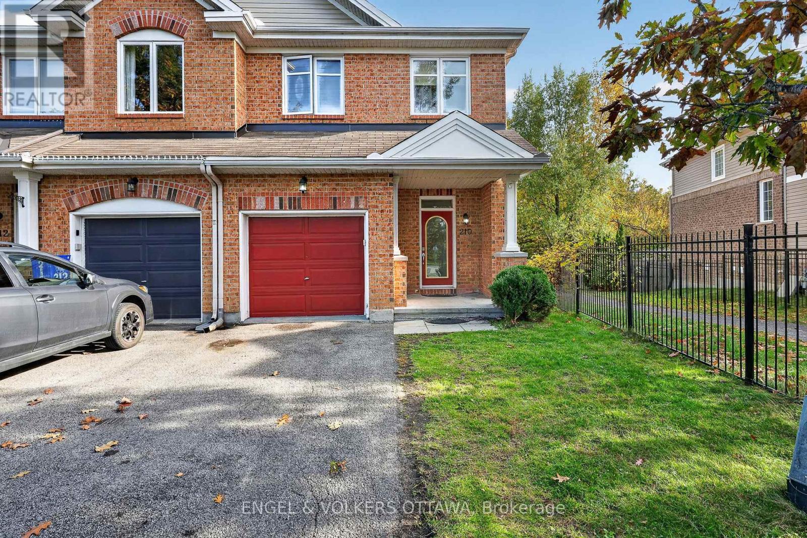 210 STEDMAN STREET, Ottawa, Ontario