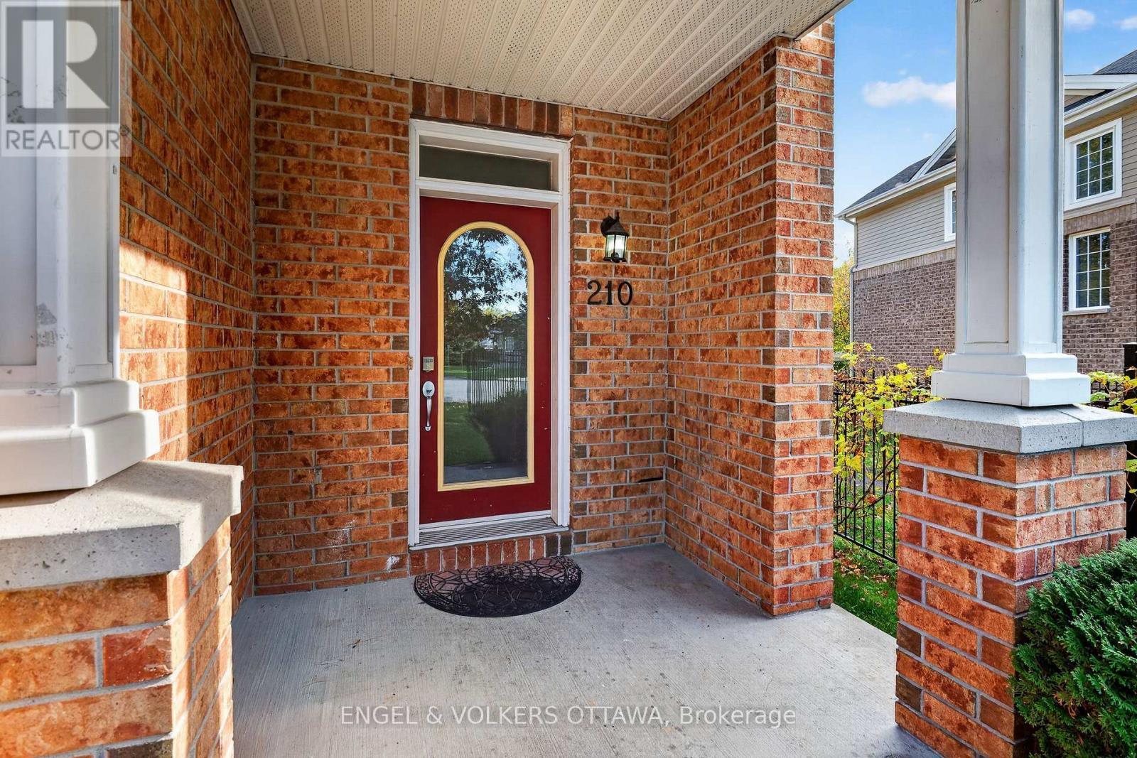 210 Stedman Street, Ottawa, Ontario  K1T 0B6 - Photo 3 - X14101132