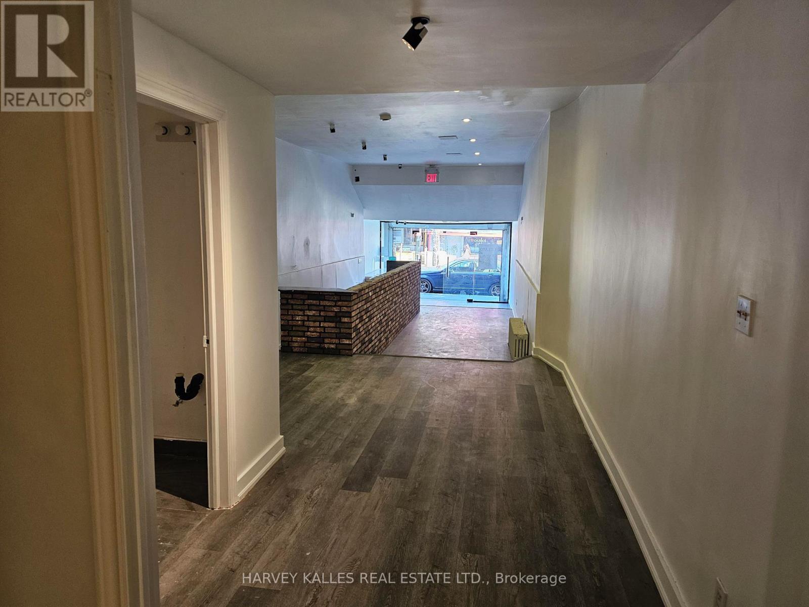 Main - 206 Augusta Avenue, Toronto, Ontario  M5T 2L6 - Photo 2 - C14097222