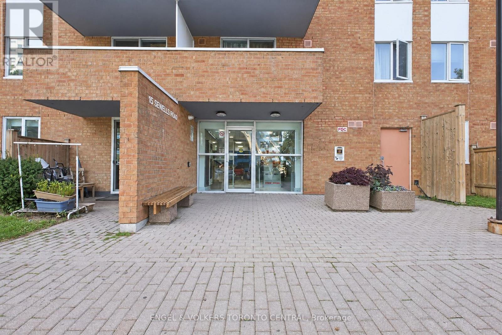 606 - 15 Sewells Road, Toronto, Ontario  M1B 3V7 - Photo 3 - E13238012