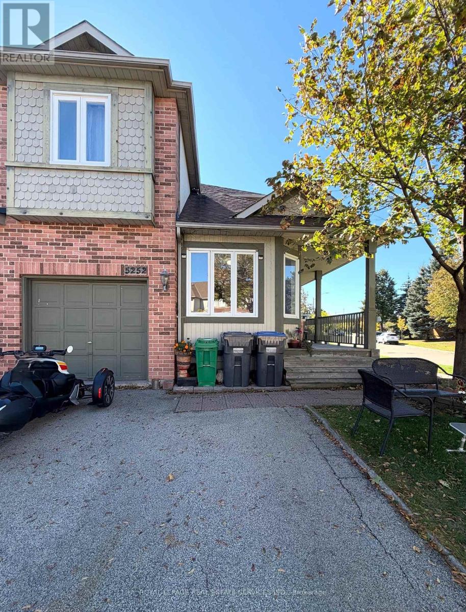 Lower - 5252 Bushelgrove Circle, Mississauga, Ontario  L5M 6C5 - Photo 2 - W14101124