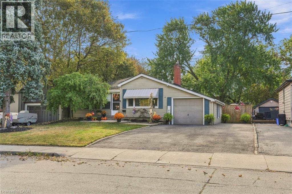 36 Pottruff Road, Hamilton, Ontario  L8H 2M1 - Photo 2 - 40866820