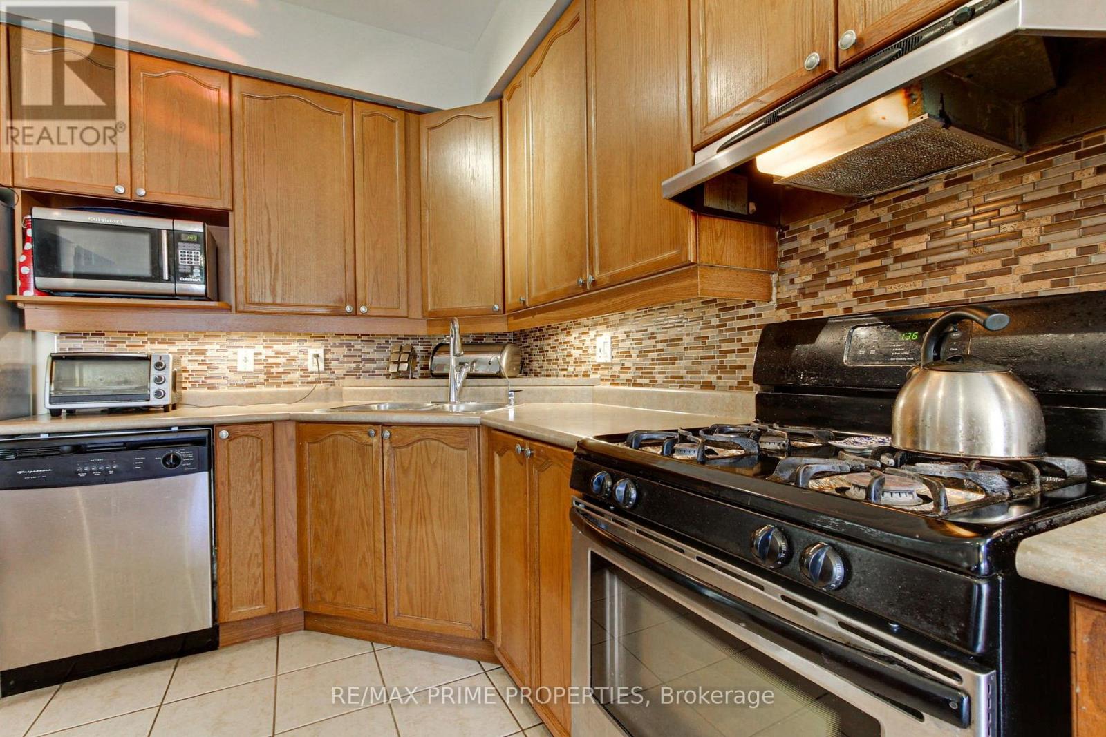 64 Ian Drive, Georgina, Ontario  L4P 4G3 - Photo 7 - N13877220