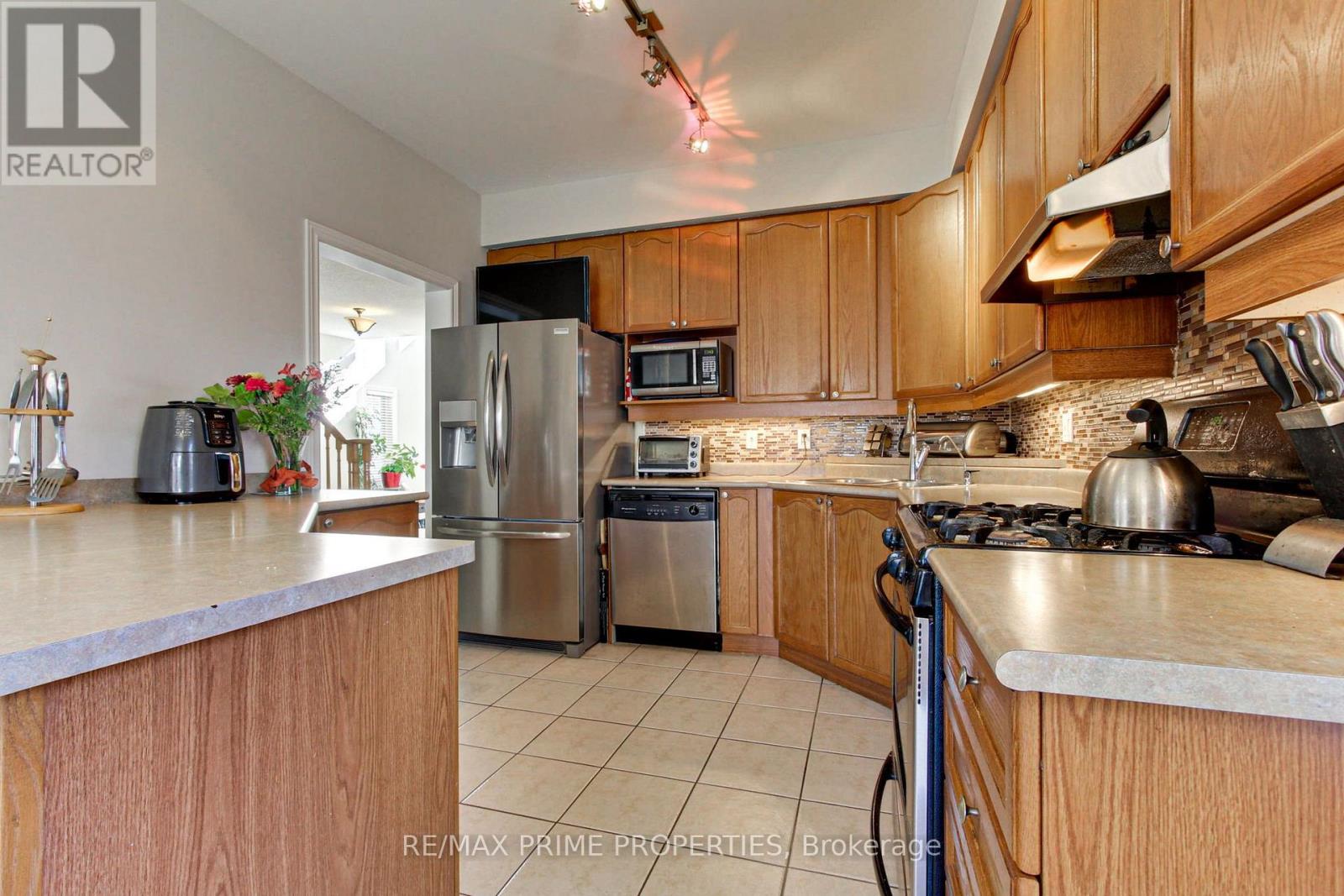 64 Ian Drive, Georgina, Ontario  L4P 4G3 - Photo 6 - N13877220