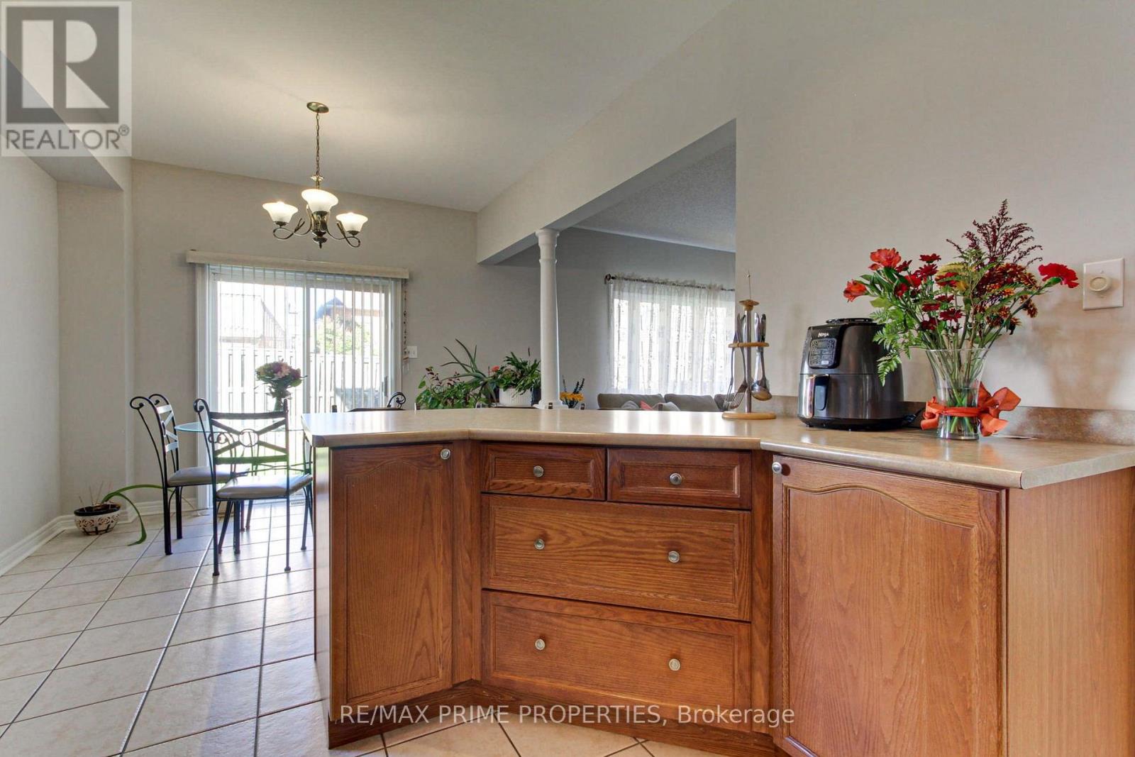 64 Ian Drive, Georgina, Ontario  L4P 4G3 - Photo 8 - N13877220