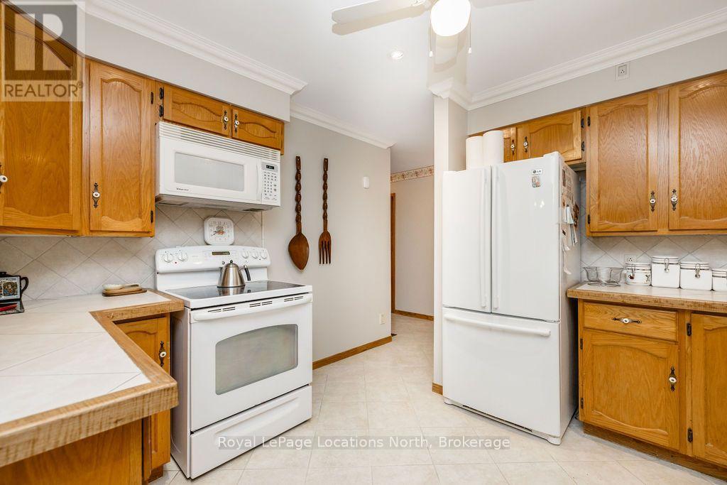 1000 Lawson Road, Tiny, Ontario  L0L 1P0 - Photo 11 - S14101252