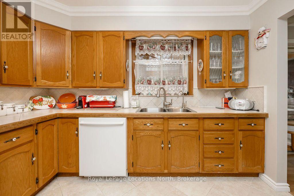 1000 Lawson Road, Tiny, Ontario  L0L 1P0 - Photo 13 - S14101252
