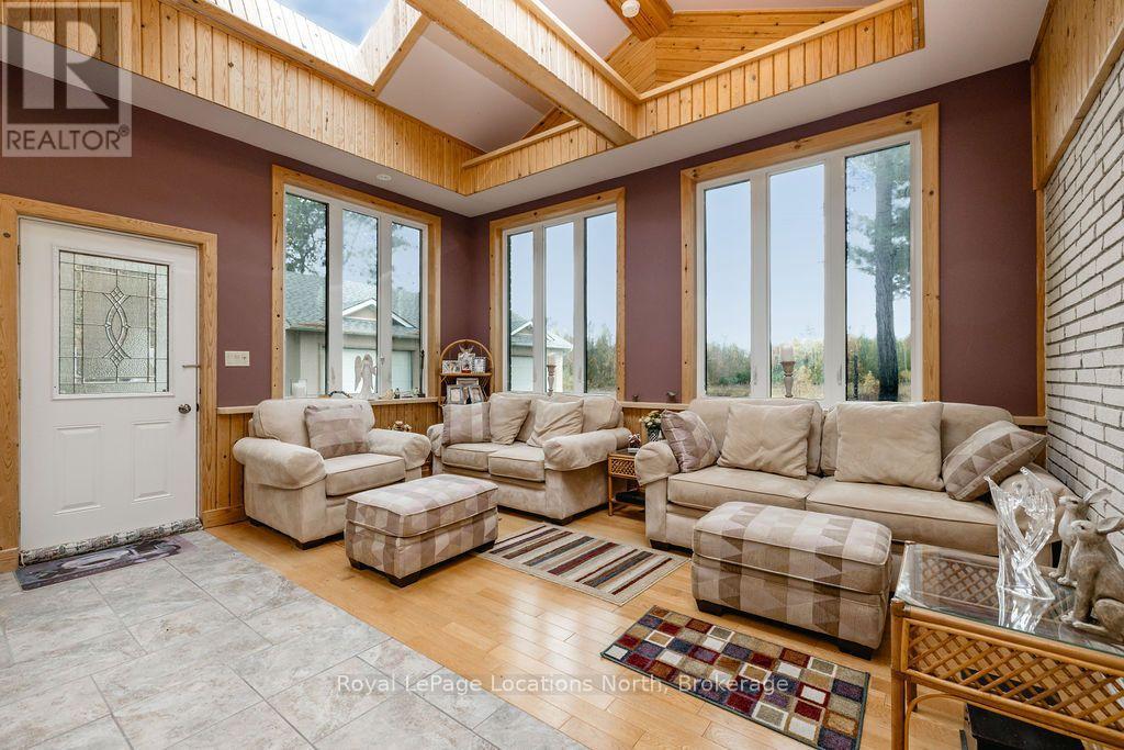 1000 Lawson Road, Tiny, Ontario  L0L 1P0 - Photo 15 - S14101252