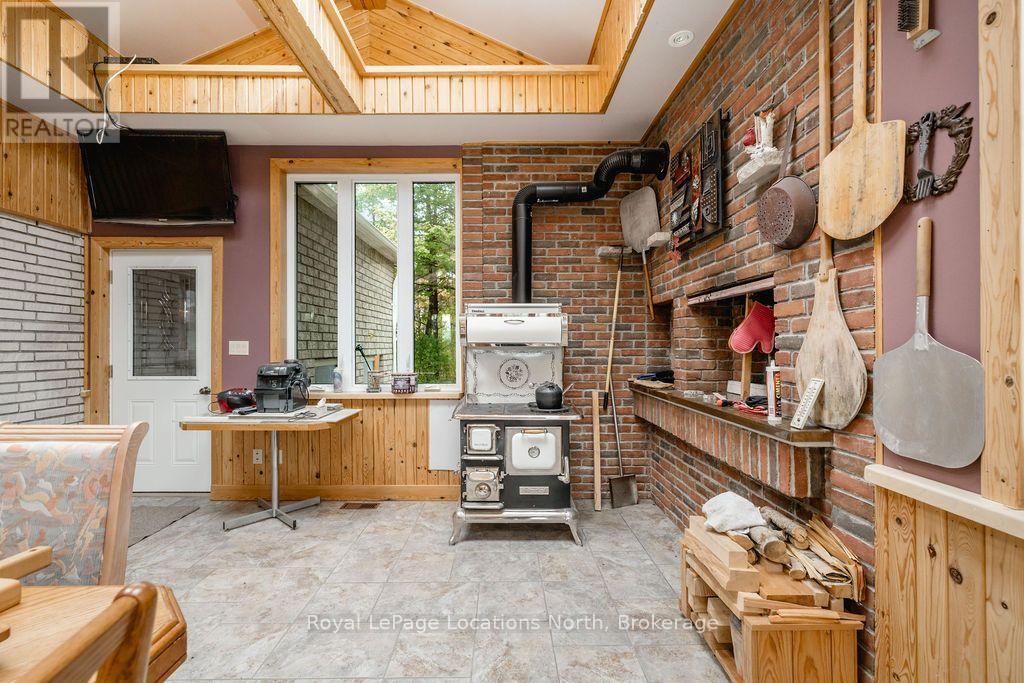 1000 Lawson Road, Tiny, Ontario  L0L 1P0 - Photo 19 - S14101252