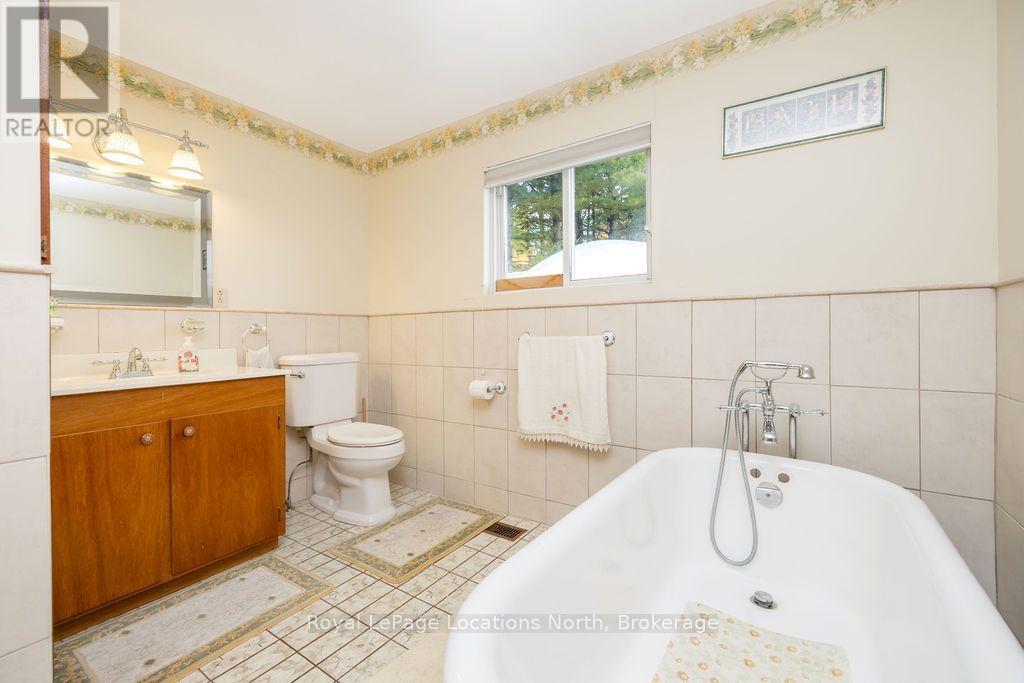 1000 Lawson Road, Tiny, Ontario  L0L 1P0 - Photo 28 - S14101252