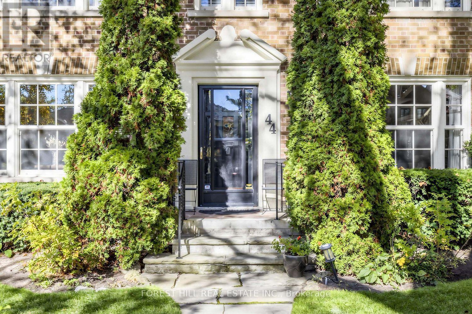 44 Ridge Hill Drive, Toronto, Ontario  M6C 2J4 - Photo 2 - C14101402