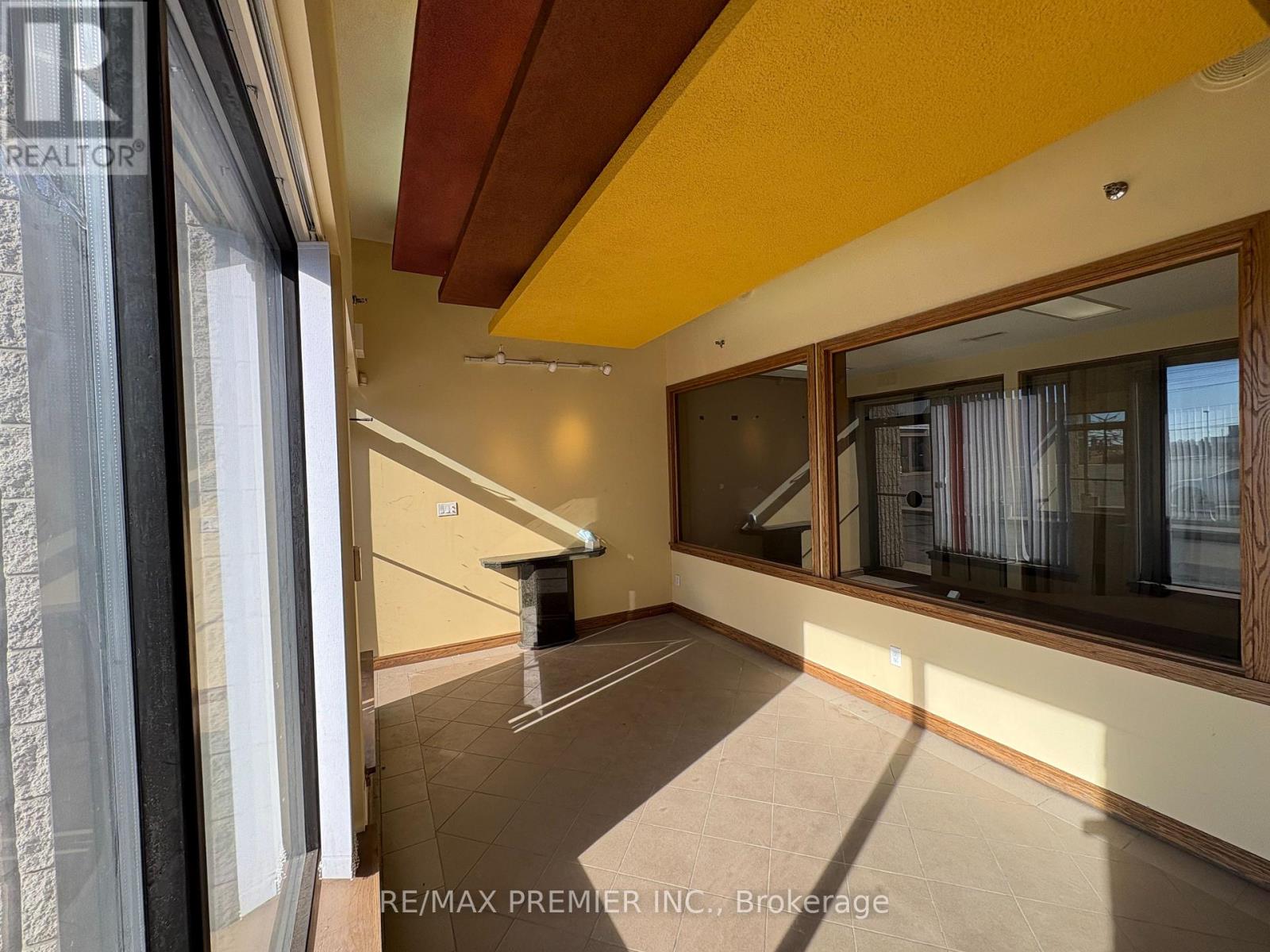 15 & 16 - 4300 Steeles Avenue W, Vaughan, Ontario  L4L 4C2 - Photo 4 - N14101350